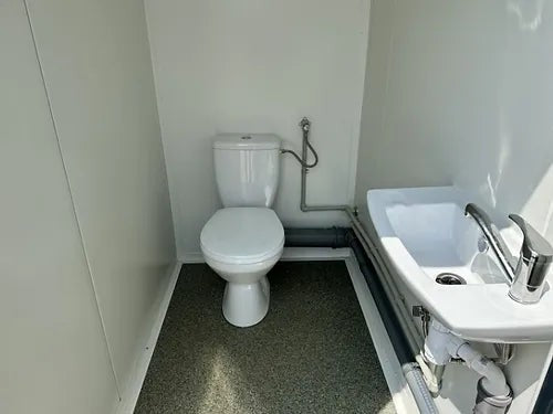 Contenedor Sanitario Modular con 3 Cabinas Independientes