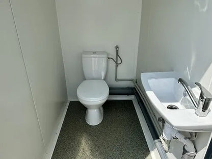 Contenedor Sanitario Modular con 3 Cabinas Independientes
