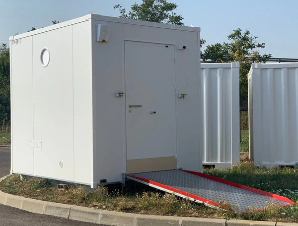Bungalow Sanitario Adaptado PMR Modelo Morgon con Duchas Integradas
