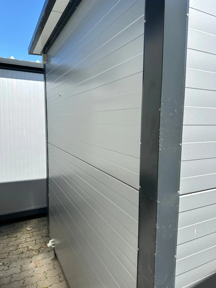Contenedor Sanitario Modular Equipado con Inodoro y Urinario