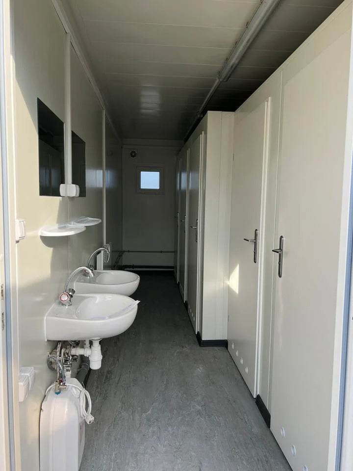 Contenedor de Almacenamiento con 5 Sanitarios Incluidos