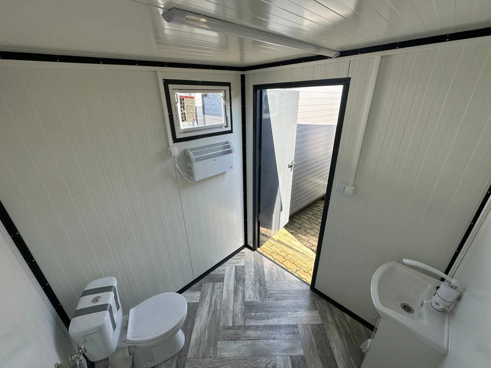 Contenedor Sanitario Modular Equipado con Inodoro y Urinario