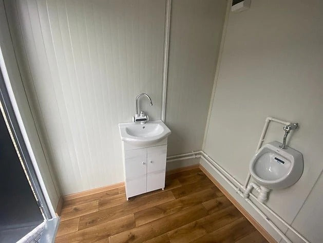 Contenedor Sanitario Modular con Doble Cabina WC y Lavamanos